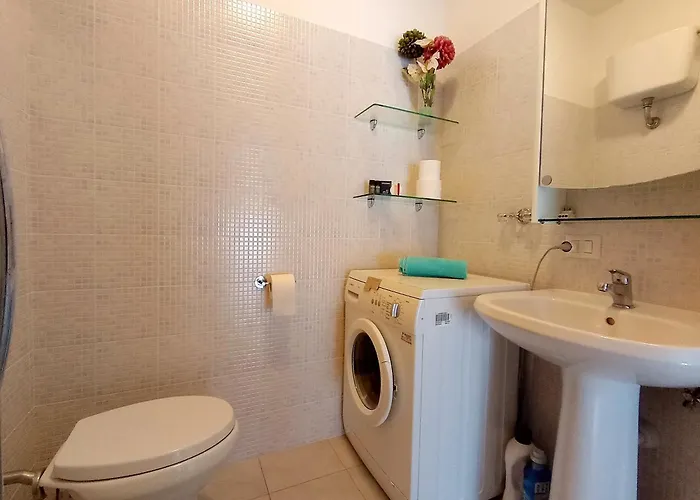 Miki1 - Con Piscina E Campo Da Tennis *